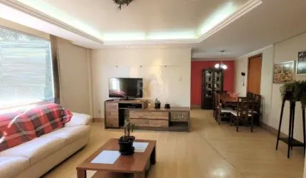 Apartamento no Petrópolis de 2 dormitórios e vaga