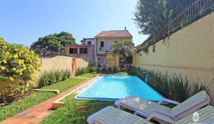 Casa para Venda - 240m², 5 dormitórios, sendo 1 suites, 3 vagas - Menino Deus