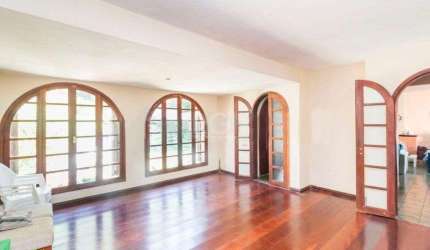 Casa para Venda - 279.1m², 4 dormitórios, sendo 1 suites, 5 vagas - Vila Nova