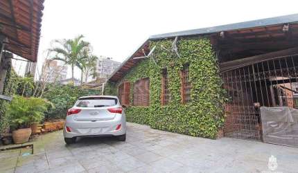 Casa para Venda - 381m², 3 dormitórios, sendo 1 suites, 4 vagas - Tristeza