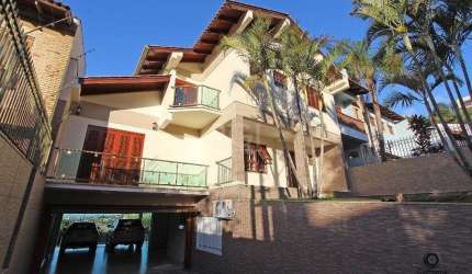 Casa para Venda - 445.52m², 4 dormitórios, sendo 4 suites, 4 vagas - Teresópolis