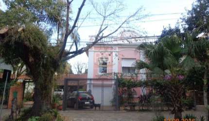 Casa para Venda - 240m², 6 dormitórios, 4 vagas - Teresópolis