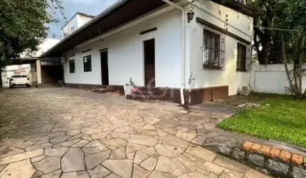 Casa para Venda - 594m², 2 dormitórios, 6 vagas - Vila João Pessoa