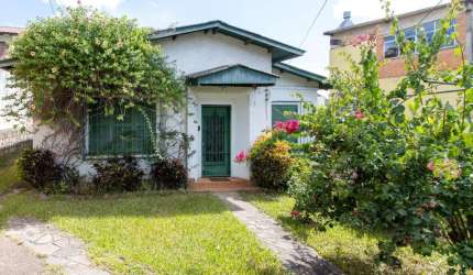 Casa para Venda - 300m², 3 dormitórios, Medianeira