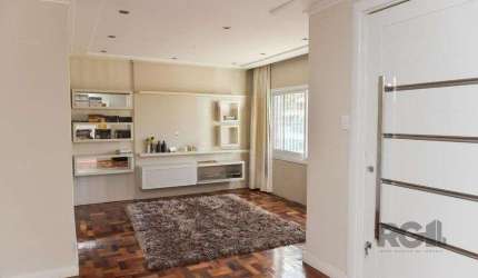 Casa de 197m² - 5 dormitórios, 3 vagas no bairro Rubem Berta