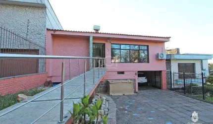 Casa para Venda - 500m², 5 dormitórios, sendo 2 suites, 5 vagas - Menino Deus