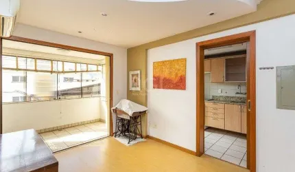 Apartamento no bairro Higienópolis de 2 dormitórios e 2 vagas DESOCUPADO