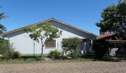 Casa na Hípica com 3 dormitórios e 2 vagas