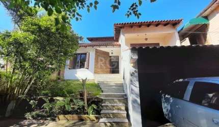 Casa para Venda - 122m², 5 dormitórios, sendo 2 suites, 2 vagas - Teresópolis