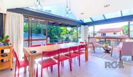 Casa de 380m², bairro Guarujá