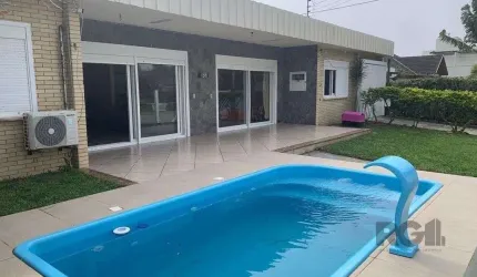 Casa com 6 dormitórios em Atlântida