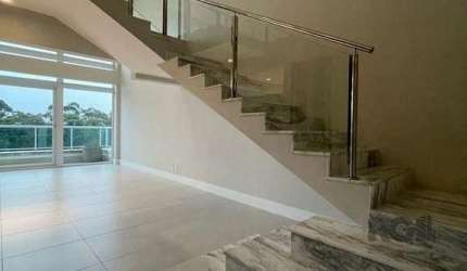 Duplex maravilhoso de frente com sacada