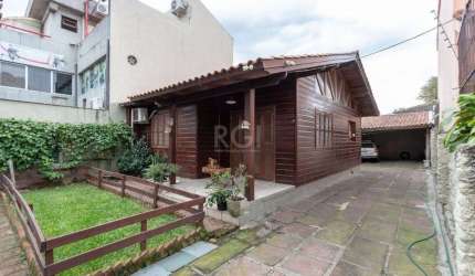 Casa para Venda - 54m², 2 dormitórios, 4 vagas - Cristal