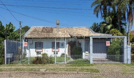 Casa para Venda - 244m², 3 dormitórios, sendo 1 suites, 2 vagas - Guarujá