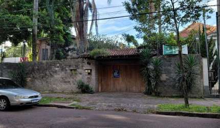 Ampla casa com pátio Bairro Teresópolis