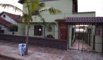 Prédio residencial de 338m² com 4 apartamentos independentes no bairro Santa Ter