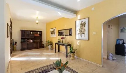 Sobrado com 345m² privativos, 3 suites, 2 vagas, churrasqueira. pátio com piscin