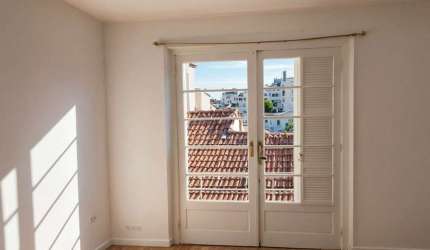 Vende-se apartamento com 2 quartos, 76m², sacada e 1 vaga - Auxiliadora