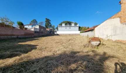 Terreno com 1.110m² no Bairro Guarujá