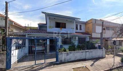 Casa para Venda - 270m², 4 dormitórios, sendo 1 suites, 5 vagas - Partenon
