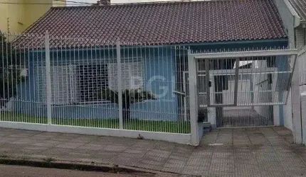 Casa para Venda - 249.86m², 3 dormitórios, sendo 1 suites, 4 vagas - Medianeira
