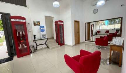 Prédio comercial 225m², com 5 lojas individuais, pé direito alto - ótima localiz