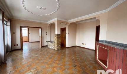 303m2 Apartamento com 5 dormitórios no centro da capital.