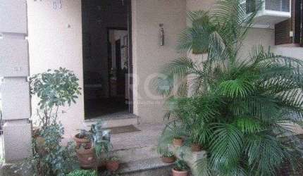 Casa para Venda - 137m², 1 dormitório, sendo 1 suites, 4 vagas - Floresta