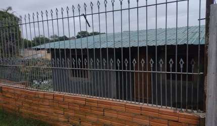 Casa de dois dormitórios localizada no Bairro Nonoai