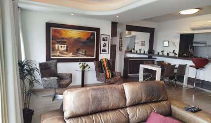 Apartamento Venda  03 dormitórios, transformado em 2 com living extendido.