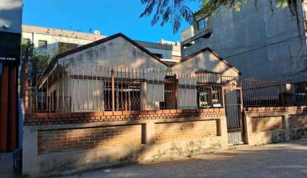 Casa 2 dormitórios à venda Menino Deus Porto Alegre/RS