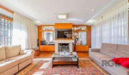 Casa 221m² - 3 dormitórios, 1 suíte, 4 vagas de garagem no bairro Vila Assunção