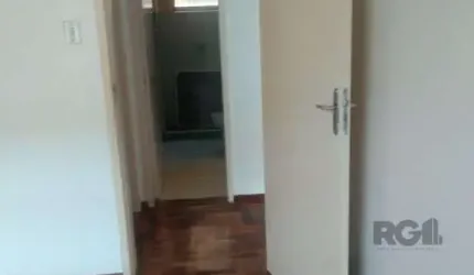 Apartamento com 2 quartos, 1 vaga de garagem, no bairro Medianeira, Porto Alegre
