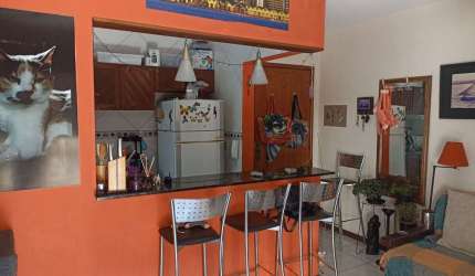 Vende-se apartamento de 1 dormitório com sacada e 47m² - Cidade Baixa