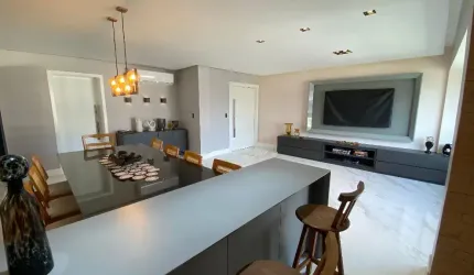Luxuoso apartamento com 3/4 em Armação