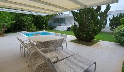 Casa em exelente condomínio!