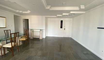 Lindo apartamento 4/4, duas suites!