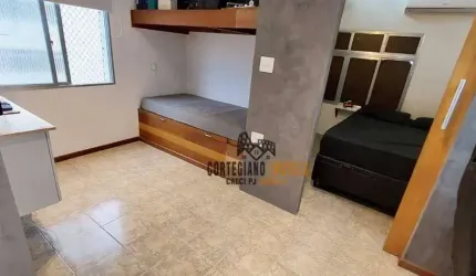 OPORTUNIDADE - LINDO APARTAMENTO DE 1 DORMITÓRIO, 1 QUADRA DA PRAIA À VENDA NO GONZAGA!