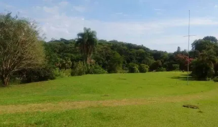 Chácara com terreno de 3.000 com ótima Casa Envidraçada e Avarandada  Integração com a Natureza