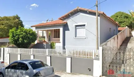 Casa à venda no Centro de Vinhedo