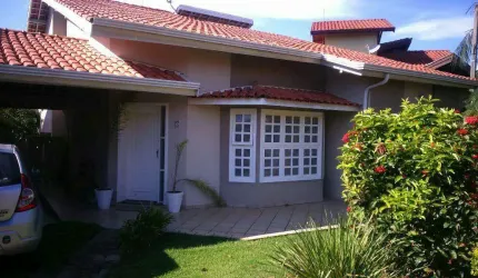 Casapara vender em Valinhos no Condomínio Oruam,com 03 quartos sendo 01 suíte,escritório reversível para mais uma ssíte,lavabo,salas,piscina.