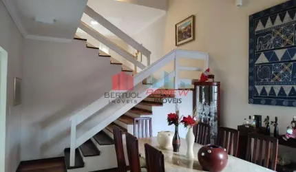 Casa para vender em Valinhos em Condomínio fechado próximo ao Colégio Porto Seguro,com 03 suítes e bom padrão de construção.