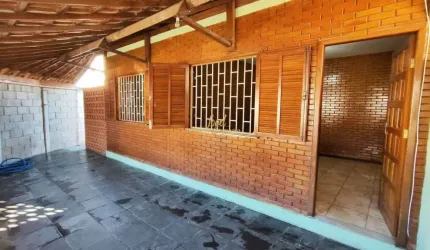 Bairro Industrial - Casa Linear 2/4 (1 Suíte) - Todos Cômodos Amplos - Excelente Quintal - Terreno com Excelente Tamanho
