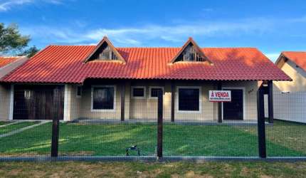 Casa para Venda em Imbé, Centro, 2 dormitórios, 2 suítes, 4 banheiros, 1 vaga
