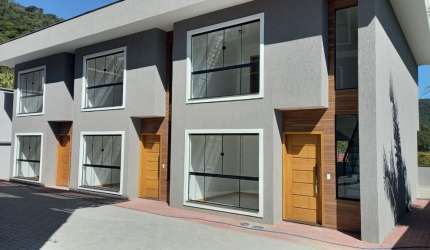 Casa Prontas - Lançamento! À PARTIR DE R$ 660.000,00, Todas 3Qtºs (2Stes), 2 Vagas, Bairro super tranquilo.
