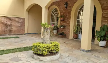 casa paralela a Lucas Nogueira  Garcez