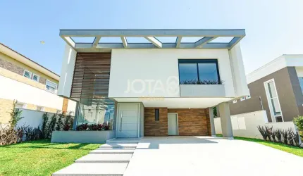 Casa em condomínio com 4 quartos e piscina - J8