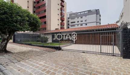 Casa residencial / comercial no Água Verde - J8