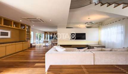 Casa Em Condomínio Com 4 Dormitórios - JOTA8