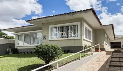 Casa térrea com 03 quartos no Vista Alegre - J8